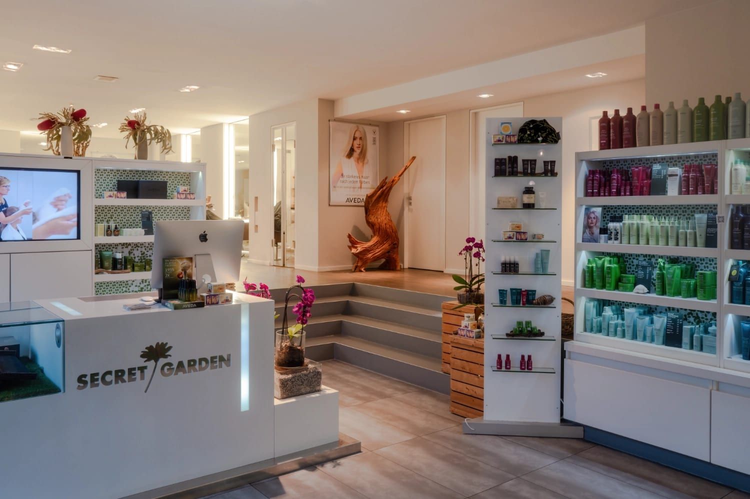 Secret Garden Hamburg – AVEDA Empfang und Produktwelt